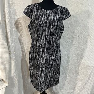Tahari Abstract Sheath Dress, size 10